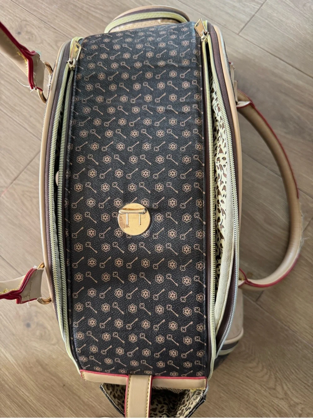 Pet carrier: Classic Patterned Travel Duffel Bag in Dark Brown and Cream